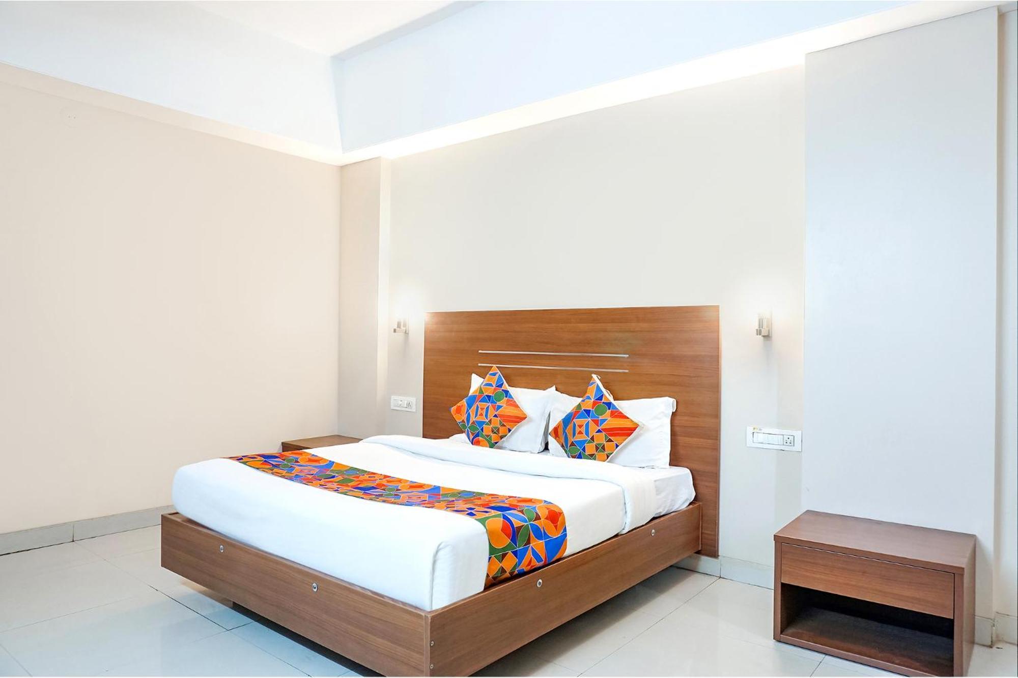 Fabhotel Classic Executive Phursungi Extérieur photo